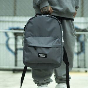Mochila made x la calle gris